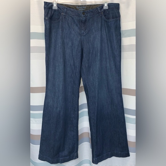 Jean Simply Vera Wang - Coupe Droite, Bleu Délavé, Taille 4 Court, Occasion Très Bon état